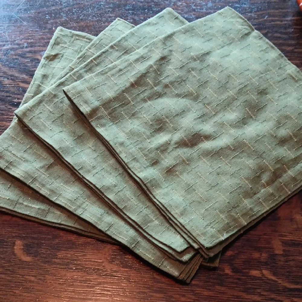 Crate&Barrel 8pc 4-6in Plates 4-Green Textured Lamont Napkins